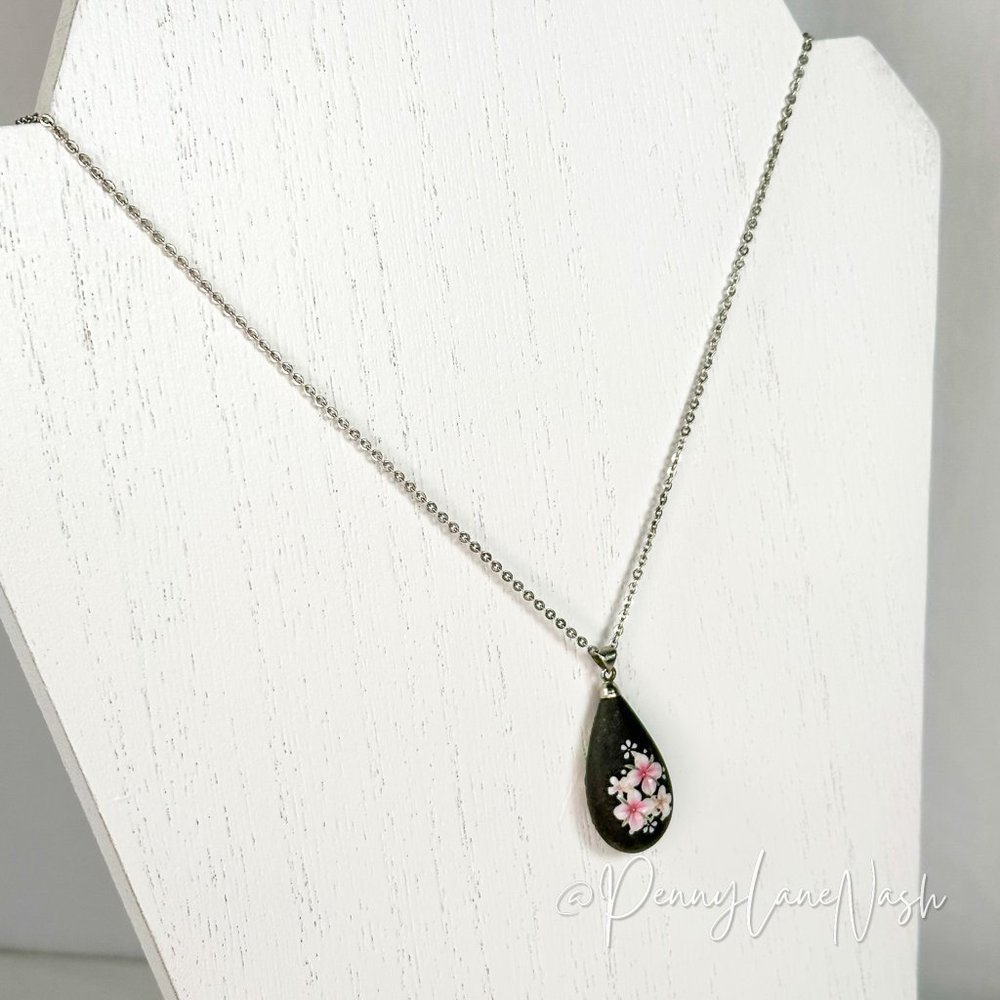 Vintage Black Tear Drop w Pink Flower Painted Pendant Necklace - Picture 3 of 8